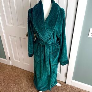 Liz Claiborne Robe